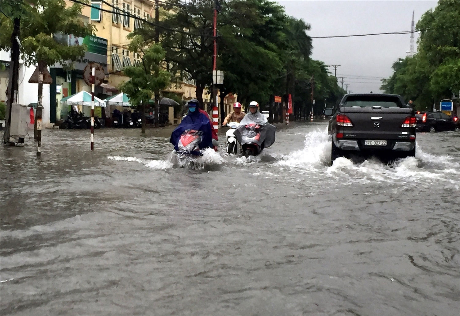 Tăng cường biện pháp ứng phó với mưa dông kèm lốc, sét, mưa đá. (Ảnh minh họa)