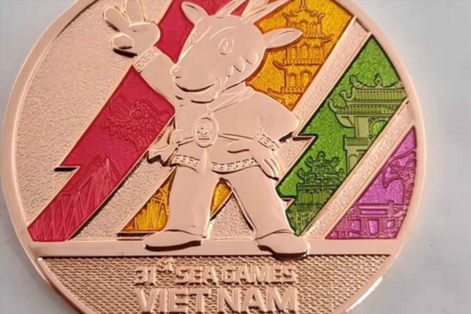 Mặt trước của mẫu Huy chương đồng SEA Games 31. (Ảnh: Hoàng Quân) Mặt trước của mẫu Huy chương đồng SEA Games 31. (Ảnh: Hoàng Quân)