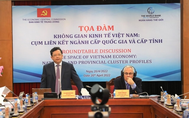 Ông Nguyễn Đức Hiển, Phó Trưởng Ban Kinh tế Trung ương và ông Jacques Morisset, Chuyên gia Kinh tế trưởng, Giám đốc các Chương trình của Ngân hàng Thế giới đồng chủ trì Tọa đàm - Ảnh: VGP