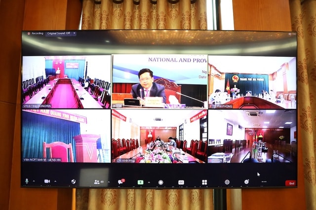 Đại biểu tại một số đơn vị toạ đàm qua hình thức trực tuyến - Ảnh: VGP.