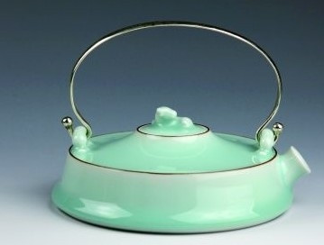 Ấm Thanh sứ (Ảnh: collection.sina)