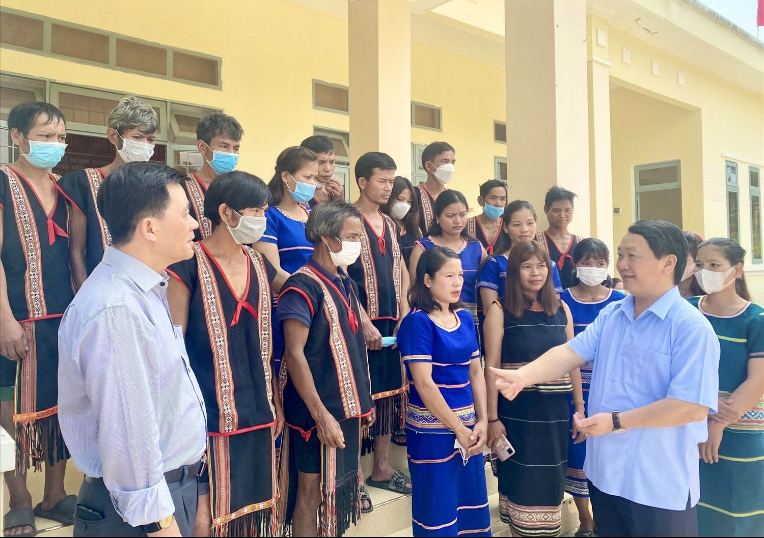 Bộ trưởng, Chủ nhiệm Hầu A Lềnh và Thứ trưởng, Phó Chủ nhiệm Nông Quốc Tuấn thăm hỏi, động viên đồng bào DTTS tại xã Đăk Pne, huyện Kon Rẫy, tỉnh Kon Tum Bộ trưởng, Chủ nhiệm Hầu A Lềnh và Thứ trưởng, Phó Chủ nhiệm Nông Quốc Tuấn thăm hỏi, động viên đồng bào DTTS tại xã Đăk Pne, huyện Kon Rẫy, tỉnh Kon Tum