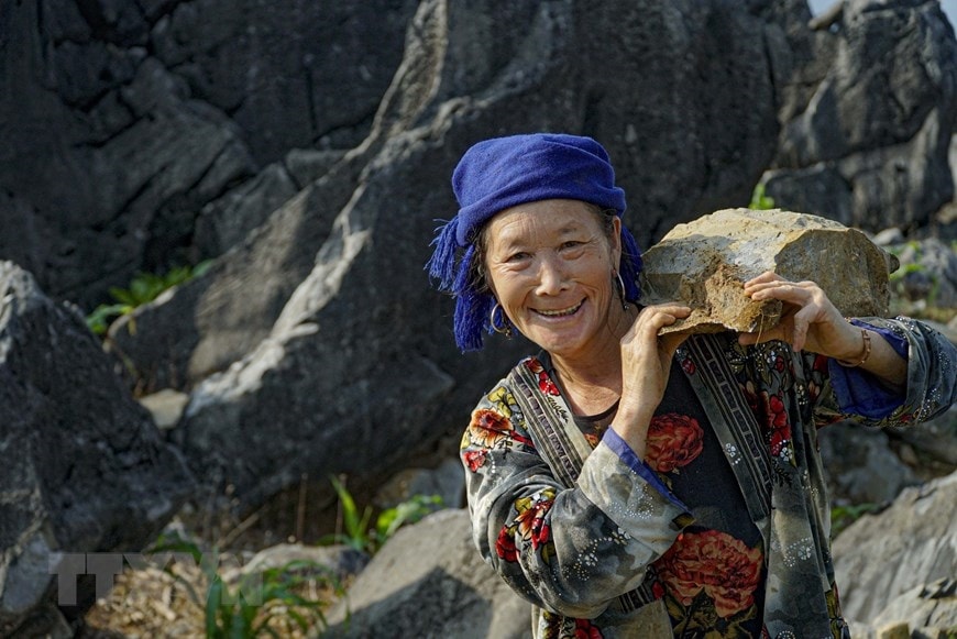 Cuộc sống người dân Tả phìn gắn bó với đá. (Ảnh: Xuân Tư/TTXVN)