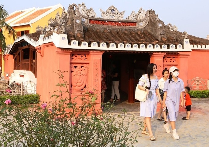 Phiên bản Chùa Cầu, Hội An là nơi thu hút nhiều người dân tới tham quan và chụp ảnh Phiên bản Chùa Cầu, Hội An là nơi thu hút nhiều người dân tới tham quan và chụp ảnh