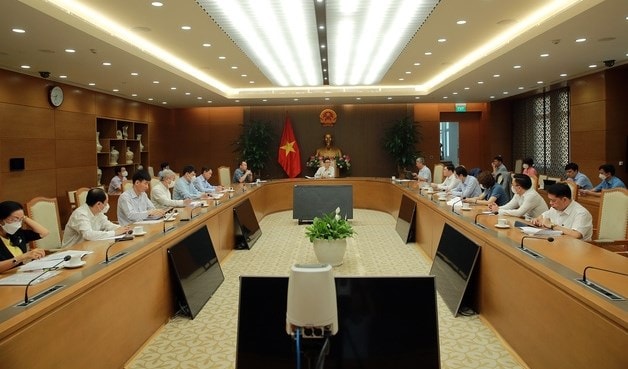 Các đại biểu thống nhất đánh giá qua thực tiễn phòng, chống dịch, nhiều kinh nghiệm, bài học đã được rút ra trong công tác thu gom, vận chuyển, xử lý chất thải y tế, chất thải lây nhiễm - Ảnh: VGP/Đình Nam