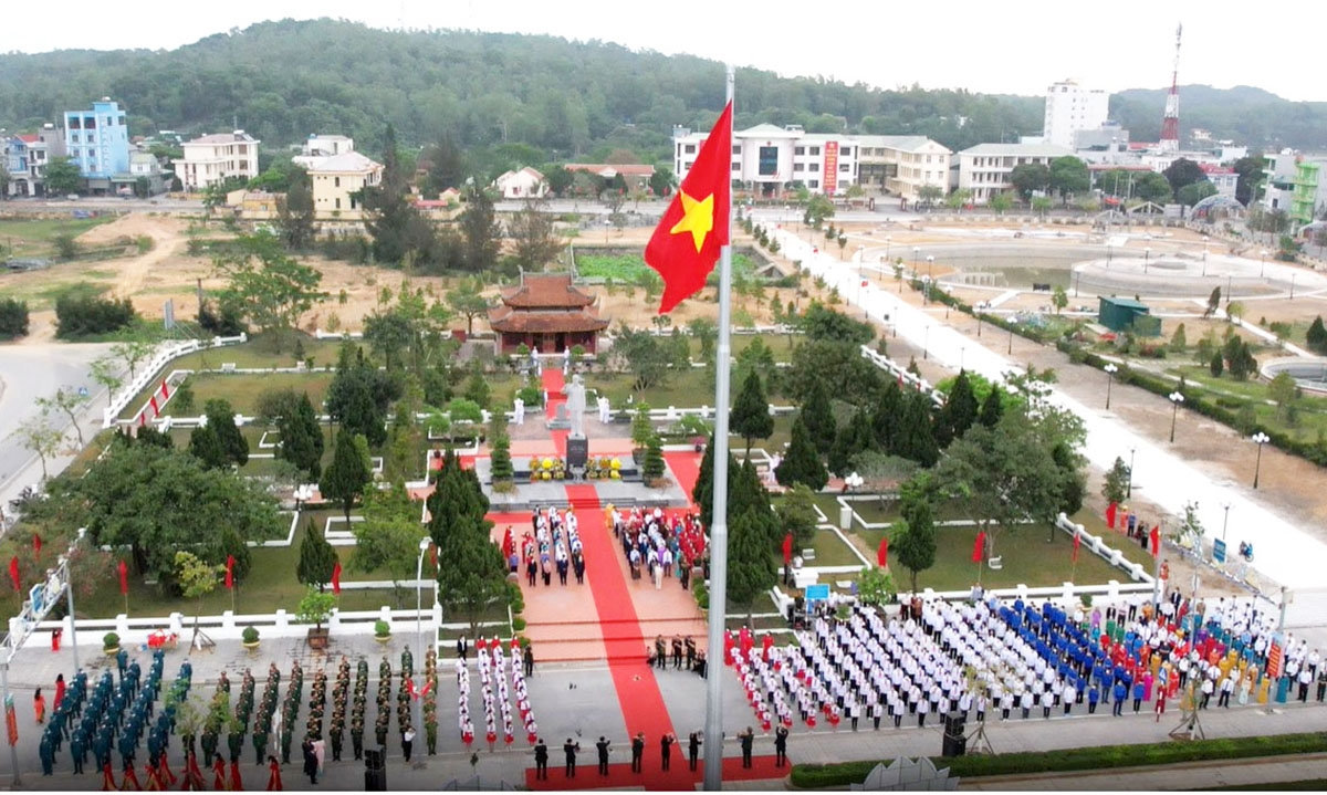 Thiêng liêng Lễ thượng cờ và Khánh thành cột cờ Tổ quốc trên đảo Cô Tô 2