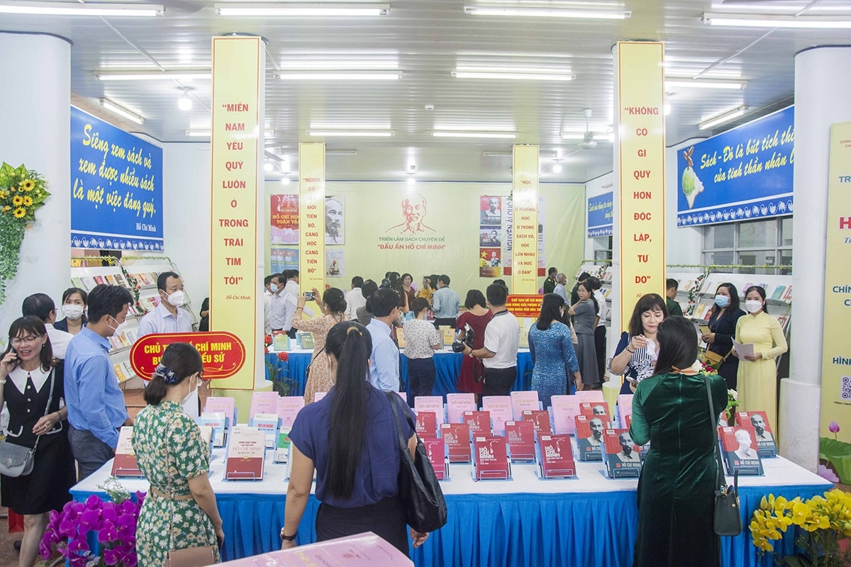 Nhiều đầu sách quý được trưng bày tại Triển lãm Nhiều đầu sách quý được trưng bày tại Triển lãm