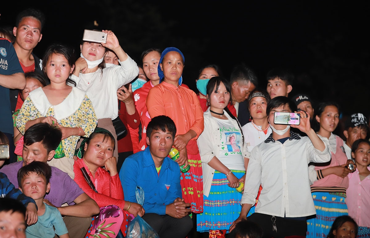 Đông đảo người dân địa phương đến tham dự buổi Lễ