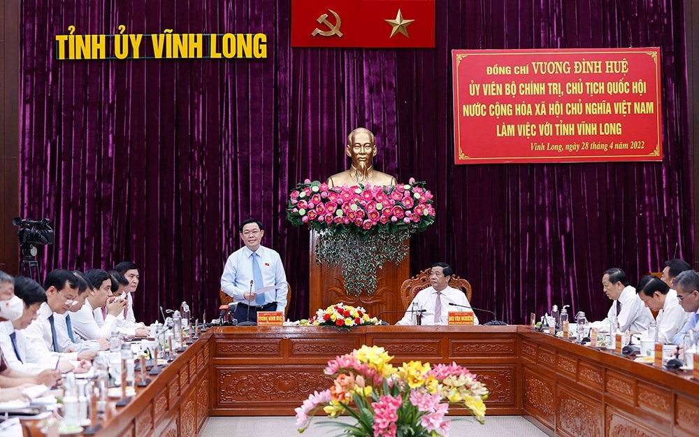 Chủ tịch Quốc hội Vương Đình Huệ làm việc với Ban Chấp hành Đảng bộ tỉnh Vĩnh Long. (Ảnh: DOÃN TẤN-TTXVN) Chủ tịch Quốc hội Vương Đình Huệ làm việc với Ban Chấp hành Đảng bộ tỉnh Vĩnh Long. (Ảnh: DOÃN TẤN-TTXVN)