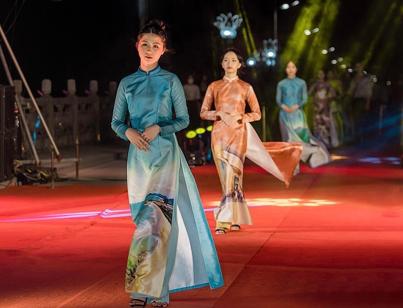Màn trình diễn áo dài 