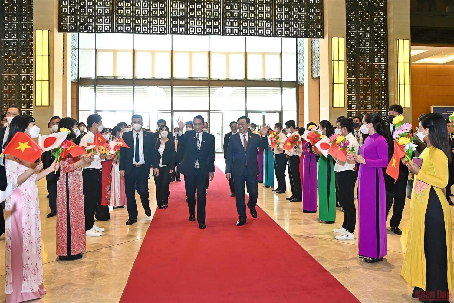 Chủ tịch Quốc hội Vương Đình Huệ hội kiến Thủ tướng Nhật Bản Kishida Fumio 2