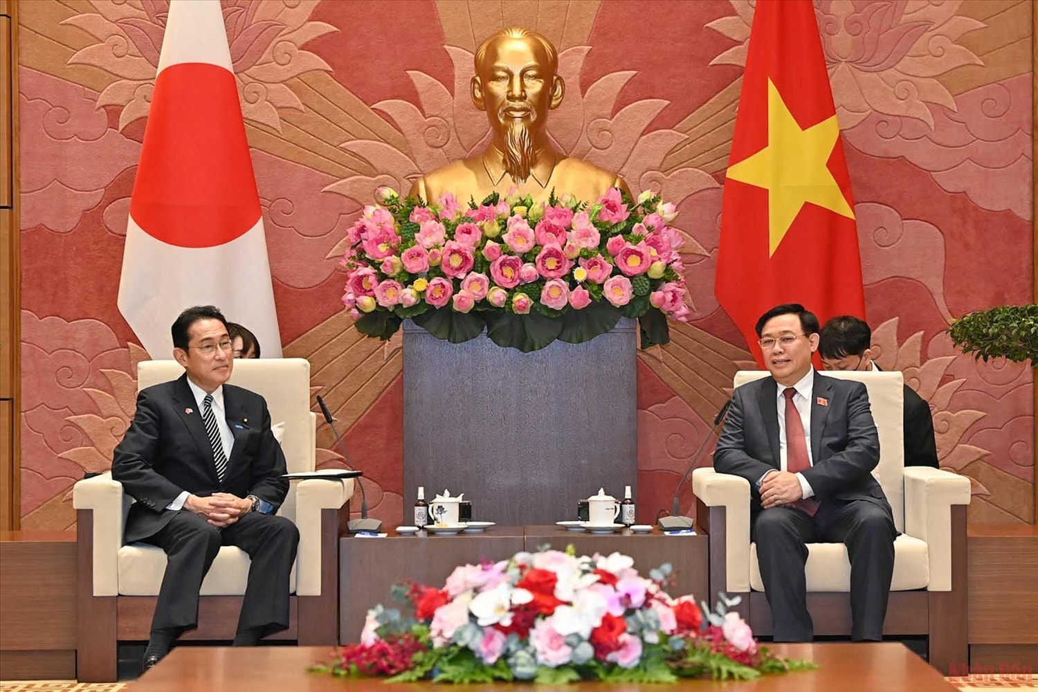 Chủ tịch Quốc hội Vương Đình Huệ hội kiến Thủ tướng Nhật Bản Kishida Fumio 4