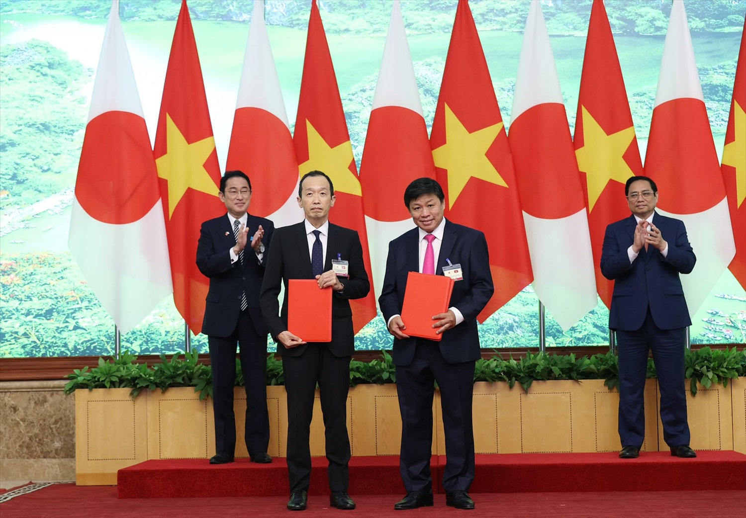 Thủ tướng Phạm Minh Chính và Thủ tướng Nhật Bản Kishida Fumio chứng kiến Tập đoàn Sovico với Tập đoàn Marubeni Corporation và TJERA Co., Inc về phát triển hạ tầng, giải pháp đô thị sáng tạo,... Ảnh VGP/Nhật Bắc