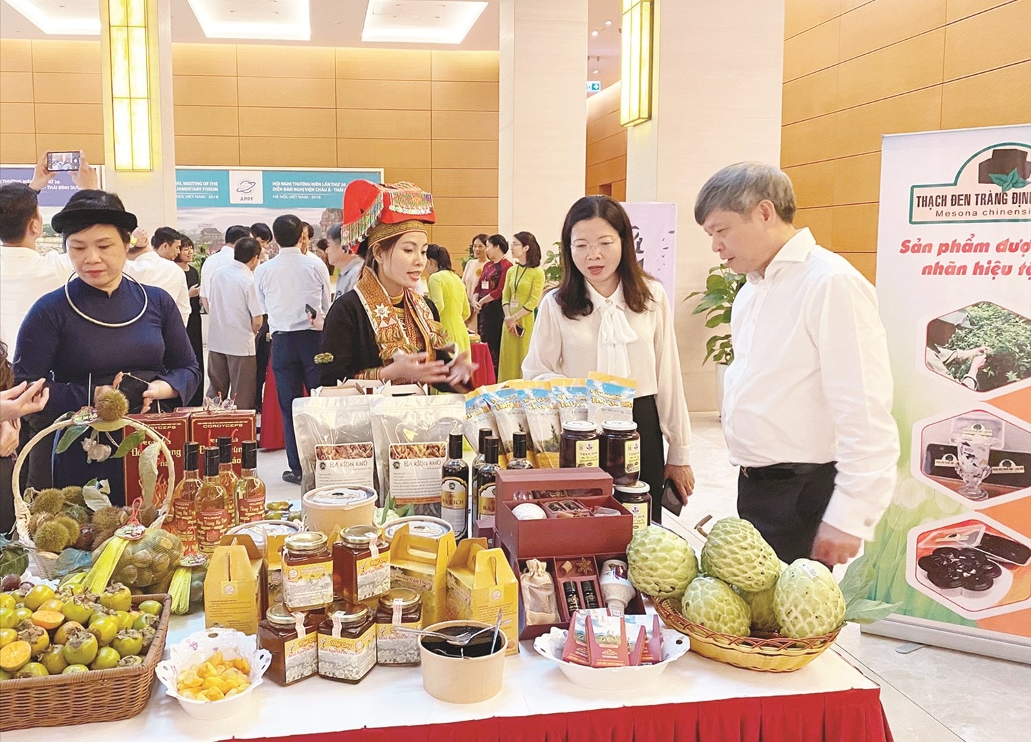 Chương trình MTQG sẽ tạo động lực để phát triển KT-XH vùng DTTS và miền núi; giữ gìn, phát huy các giá trị văn hoá truyền thống. Chương trình MTQG sẽ tạo động lực để phát triển KT-XH vùng DTTS và miền núi; giữ gìn, phát huy các giá trị văn hoá truyền thống.