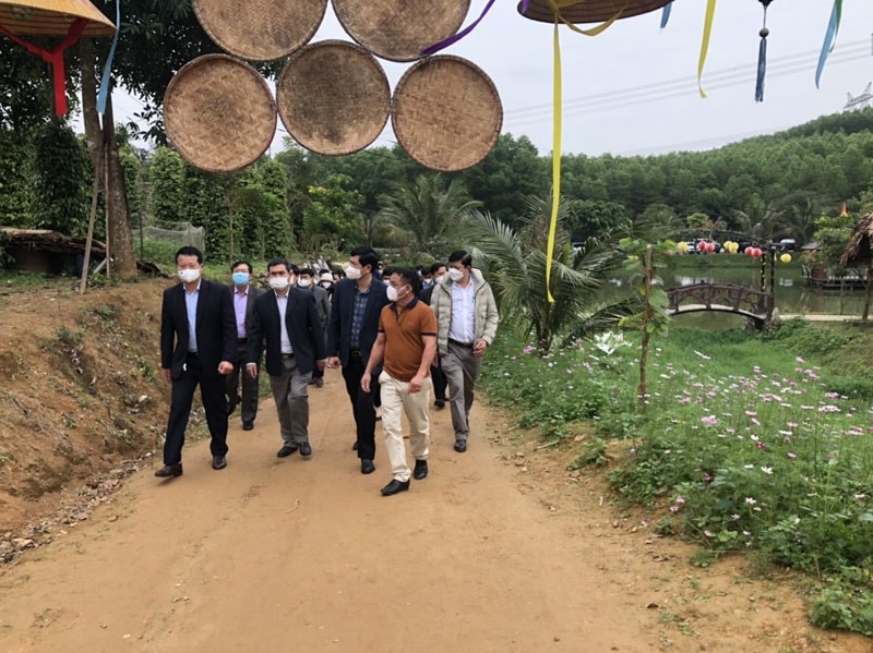Lãnh đạo tỉnh Quảng Bình kiểm tra thực hiện đề án làng văn hóa du lịch Cự Nẫm Lãnh đạo tỉnh Quảng Bình kiểm tra thực hiện đề án làng văn hóa du lịch Cự Nẫm