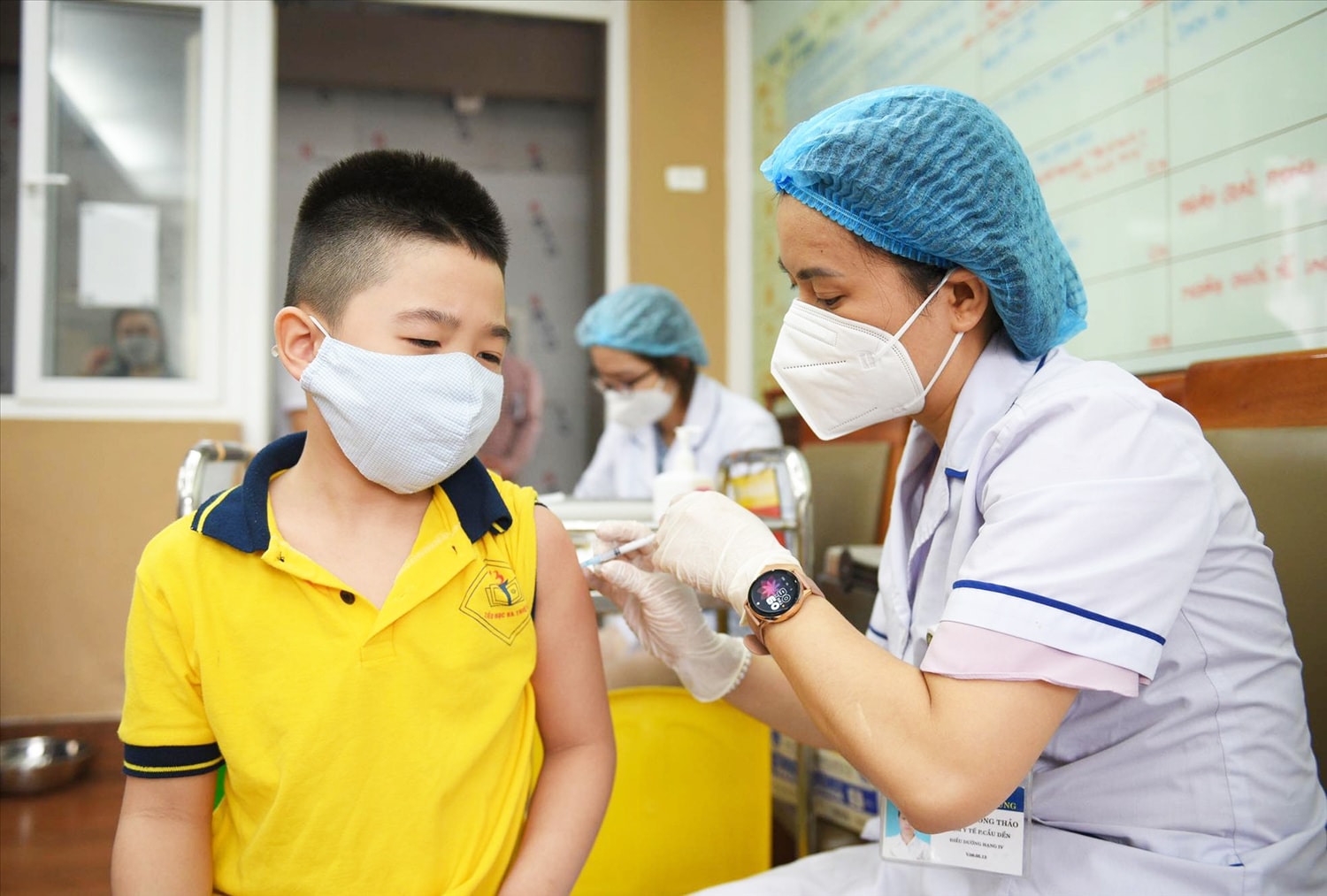 Cách hạ sốt cho trẻ sau tiêm vaccine phòng COVID-19