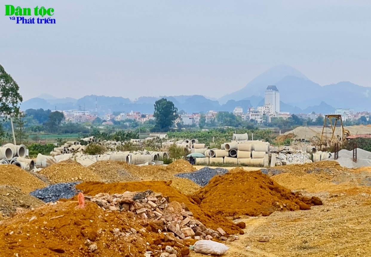 Dấu hiệu chủ đầu tư tập kết vật liệu, san lấp khi dự án KĐT mới Mai Pha (TP. Lạng Sơn) chưa giải phóng xong mặt bằng Dấu hiệu chủ đầu tư tập kết vật liệu, san lấp khi dự án KĐT mới Mai Pha (TP. Lạng Sơn) chưa giải phóng xong mặt bằng