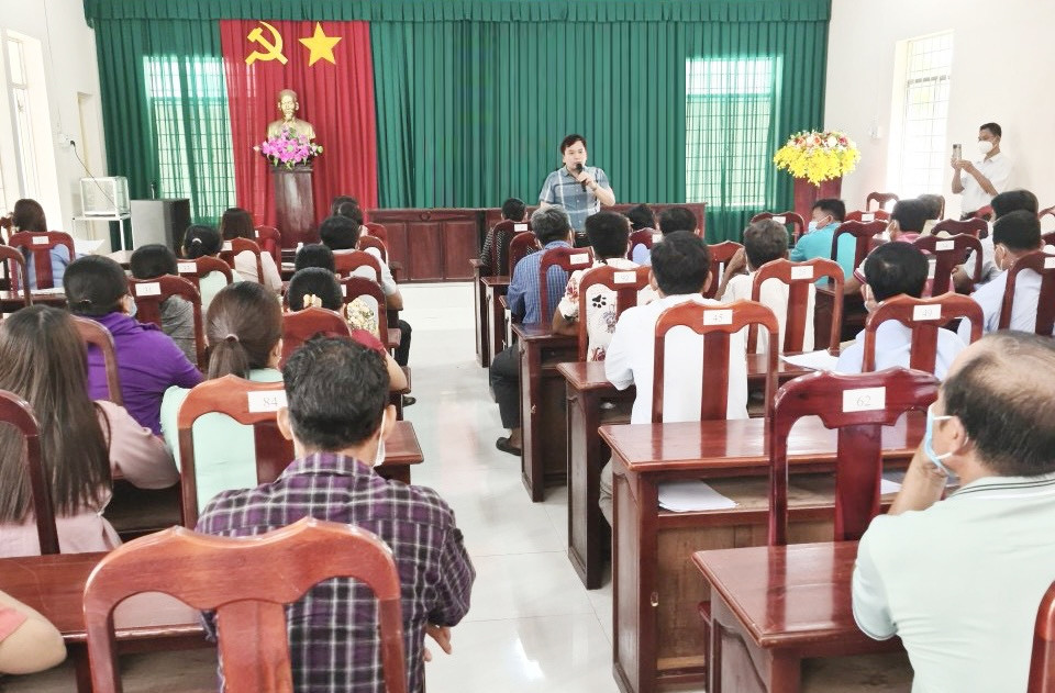 Ông Trần Tuấn Anh - Phó Vụ trưởng Vụ Tuyên truyền (Ủy ban Dân tộc) - Trưởng đoàn điều tra, khảo sát phát biểu trong buổi làm việc tại xã Phú Lợi, huyện Giang Thành