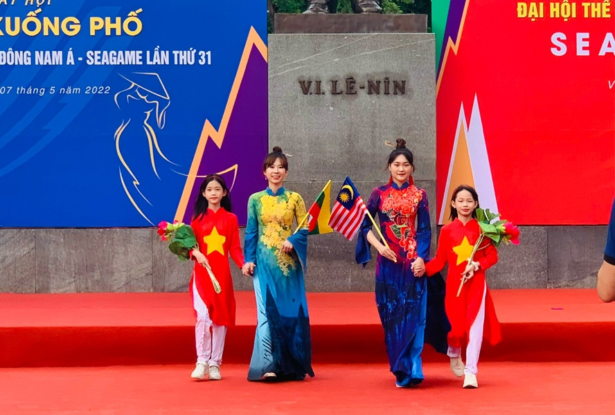 Ngày hội ''Áo dài xuống phố'', chào mừng SEA Games 31 4