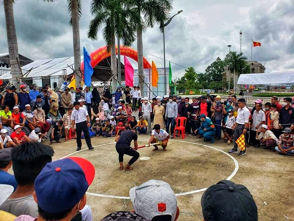 Đồng bào Chăm An Giang háo thức tham gia các hoạt động thể thao trong ngày hội Đồng bào Chăm An Giang háo thức tham gia các hoạt động thể thao trong ngày hội