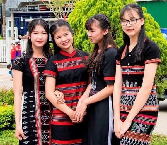 Thế hệ trẻ người Pa cô hôm nay