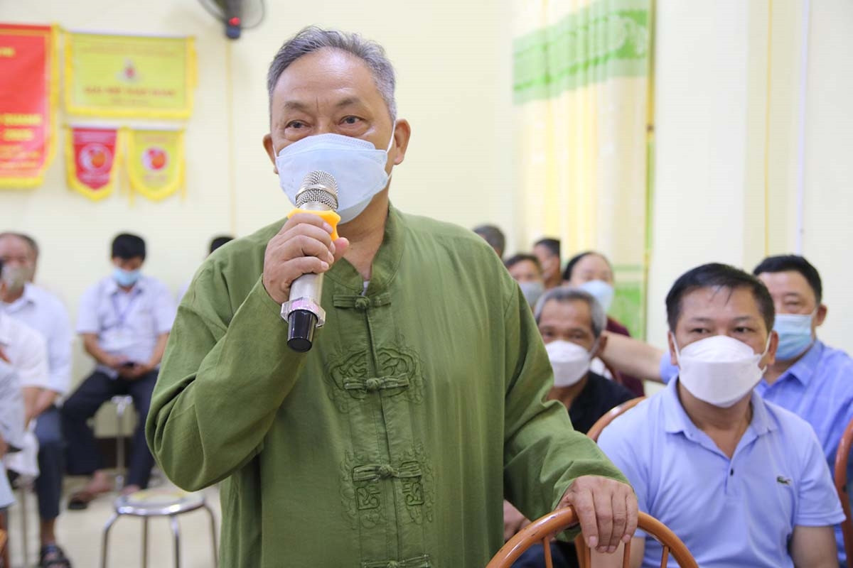 Cử tri Xin Sơn chia sẻ tại buổi tiếp xúc 
