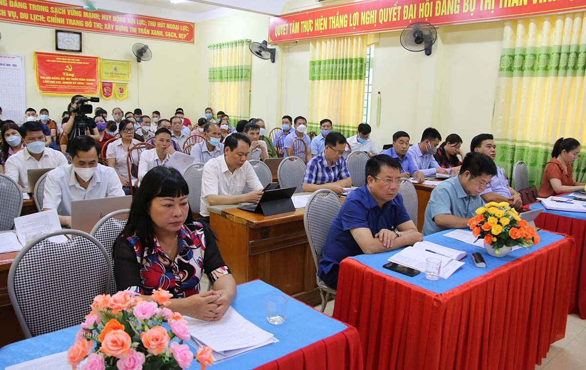 Các đại biểu dự Hội nghị tiếp xúc cử tri