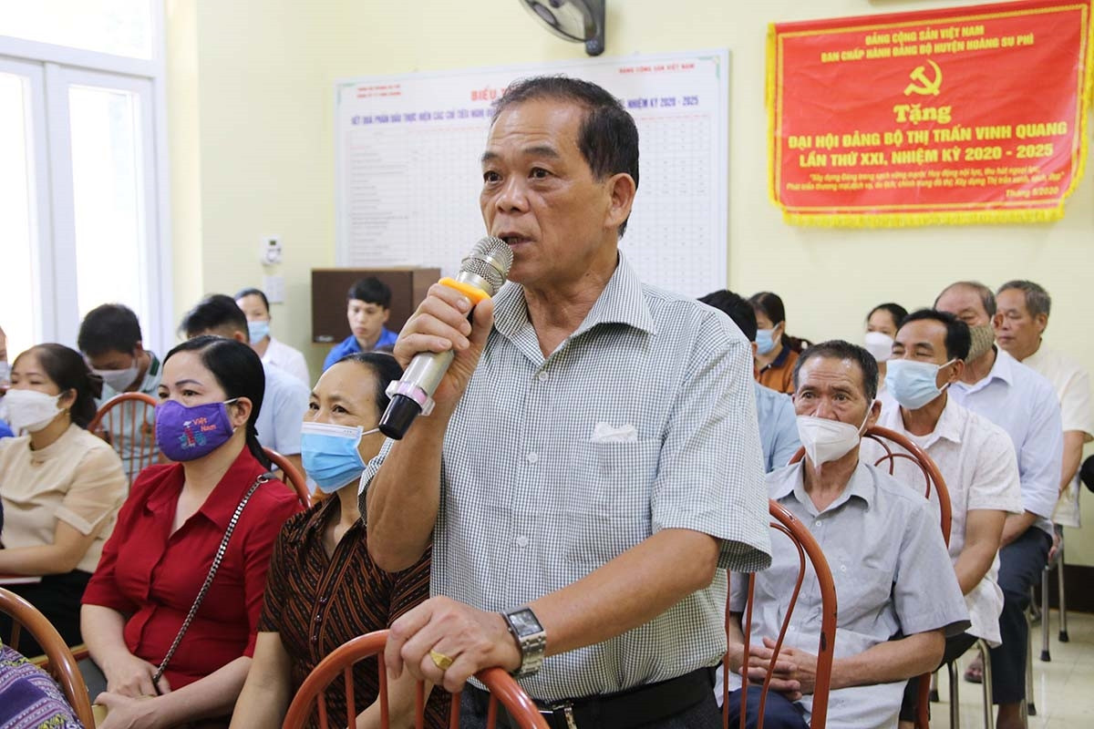 Cử tri Lù Xuân Tờ phát biểu tại hội nghị