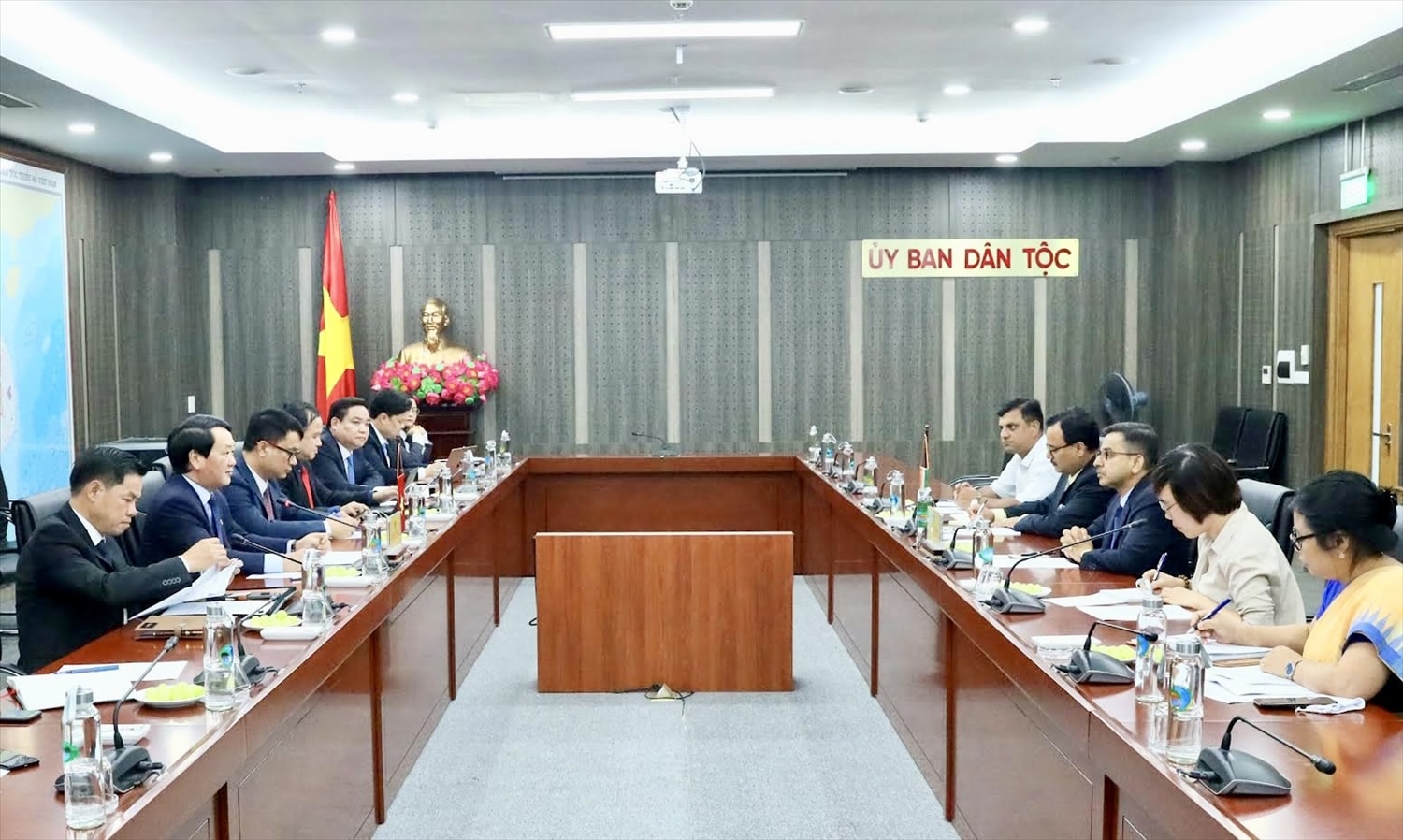 Toàn cảnh buổi làm việc 