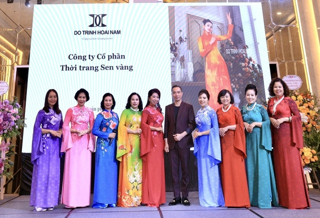 Các nữ doanh nhân tỏa sáng trong bộ sưu tập 