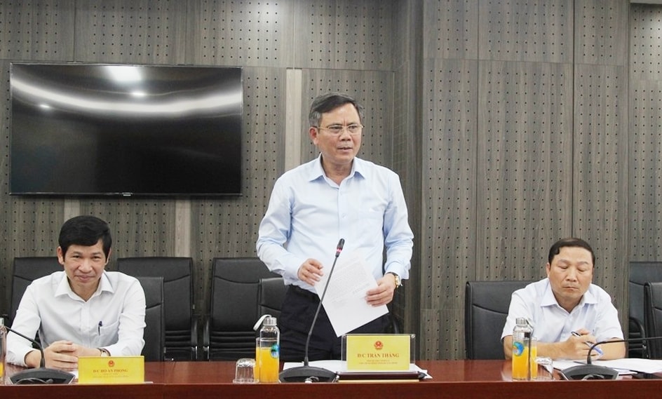 Ông Trần Thắng, Chủ tịch UBND tỉnh Quảng Bình phát biểu tại buổi làm việc Ông Trần Thắng, Chủ tịch UBND tỉnh Quảng Bình phát biểu tại buổi làm việc