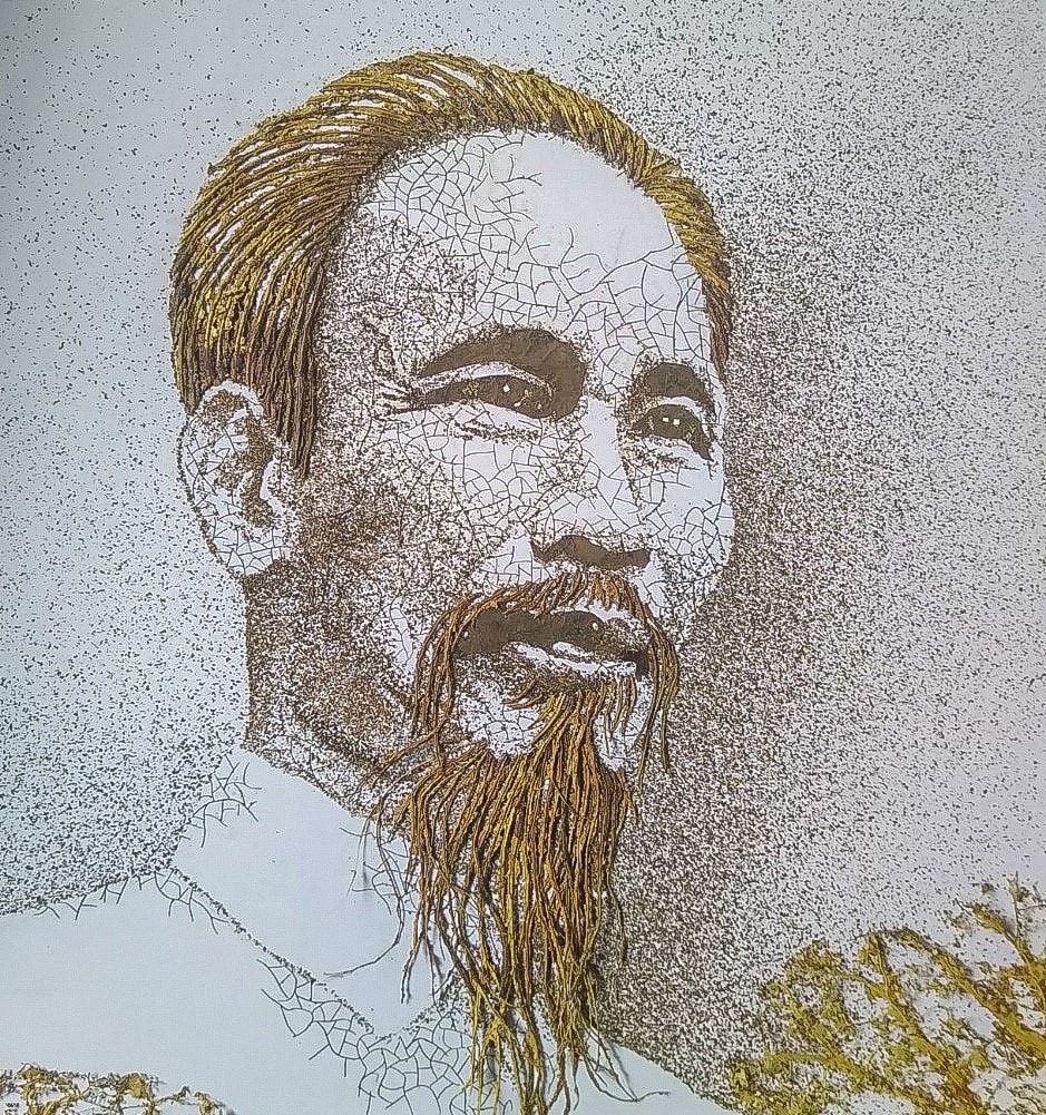 Chân dung Bác Hồ được khắc họa bằng lá sen 3