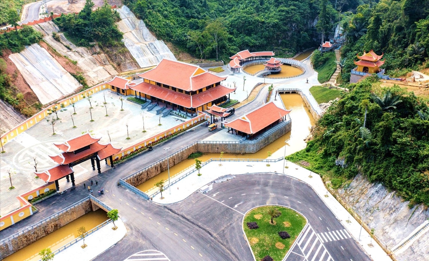 Bê tông hóa Cổng trời Đông Giang sẽ là một vết thương khó lành với núi rừng và văn hóa Cơ Tu dưới cái mác du lịch sinh thái