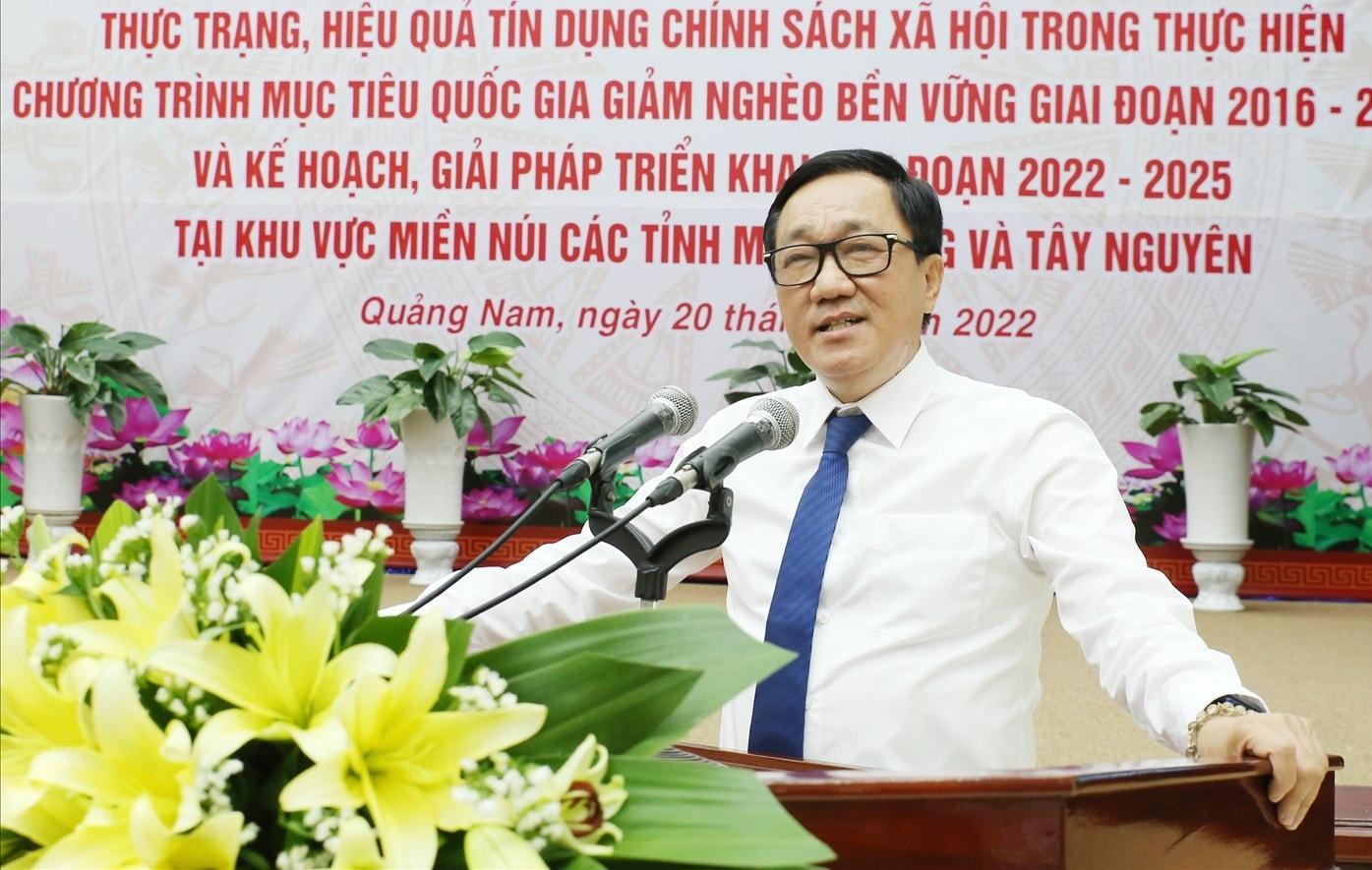 Tổng Giám đốc NHCSXH Dương Quyết Thắng phát biểu tại Hội thảo Tổng Giám đốc NHCSXH Dương Quyết Thắng phát biểu tại Hội thảo