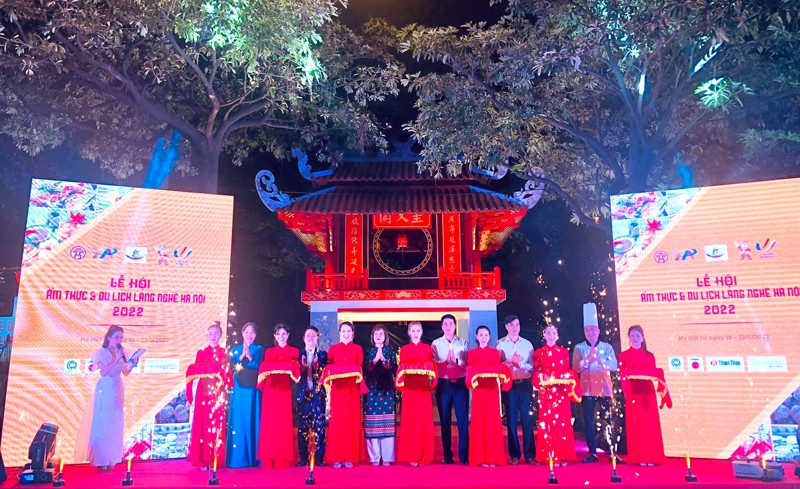 Lễ khai mạc Lễ hội ẩm thực và du lịch làng nghề Hà Nội.