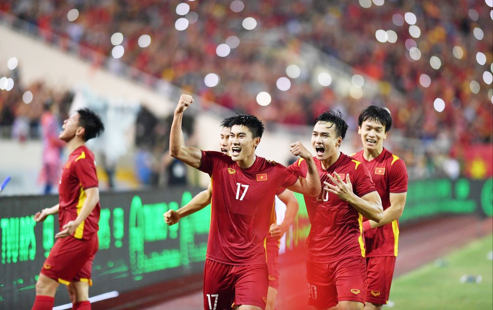 Nhâm Mạnh Dũng ghi siêu phẩm vào lưới U23 Thái Lan tại trận Chung kết SEA Games 31 (Ảnh ITN)