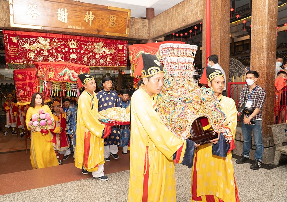 Nghi thức thỉnh bà nhập miếu
