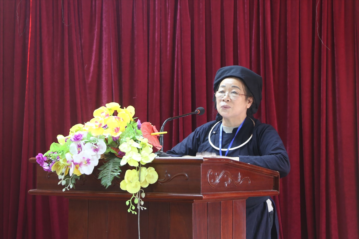 Đại biểu Ma Thị Nga, người có uy tín tại thôn Nà Tạ, xã Thượng Giáo, huyện Ba Bể tham luận về phát huy vai trò người có uy tín trong xây dựng khối đại đoàn kết dân tộc Đại biểu Ma Thị Nga, Người có uy tín tại thôn Nà Tạ, xã Thượng Giáo, huyện Ba Bể tham luận về phát huy vai trò người có uy tín trong xây dựng khối đại đoàn kết dân tộc