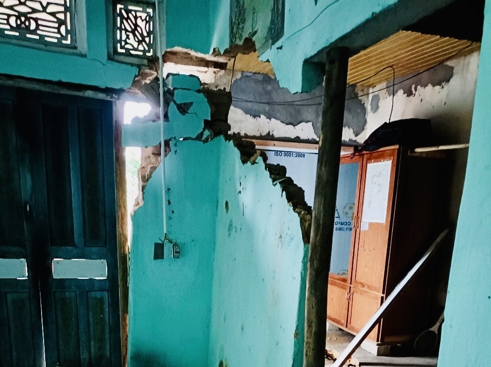 Nhà của anh Đinh Quang Toản, thôn Đồng Sớm, xã Đại Phú, huyện Sơn Dương, tỉnh Tuyên Quang bị sụt lún và hư hỏng nặng Nhà của anh Đinh Quang Toản, thôn Đồng Sớm, xã Đại Phú, huyện Sơn Dương, tỉnh Tuyên Quang bị sụt lún và hư hỏng nặng