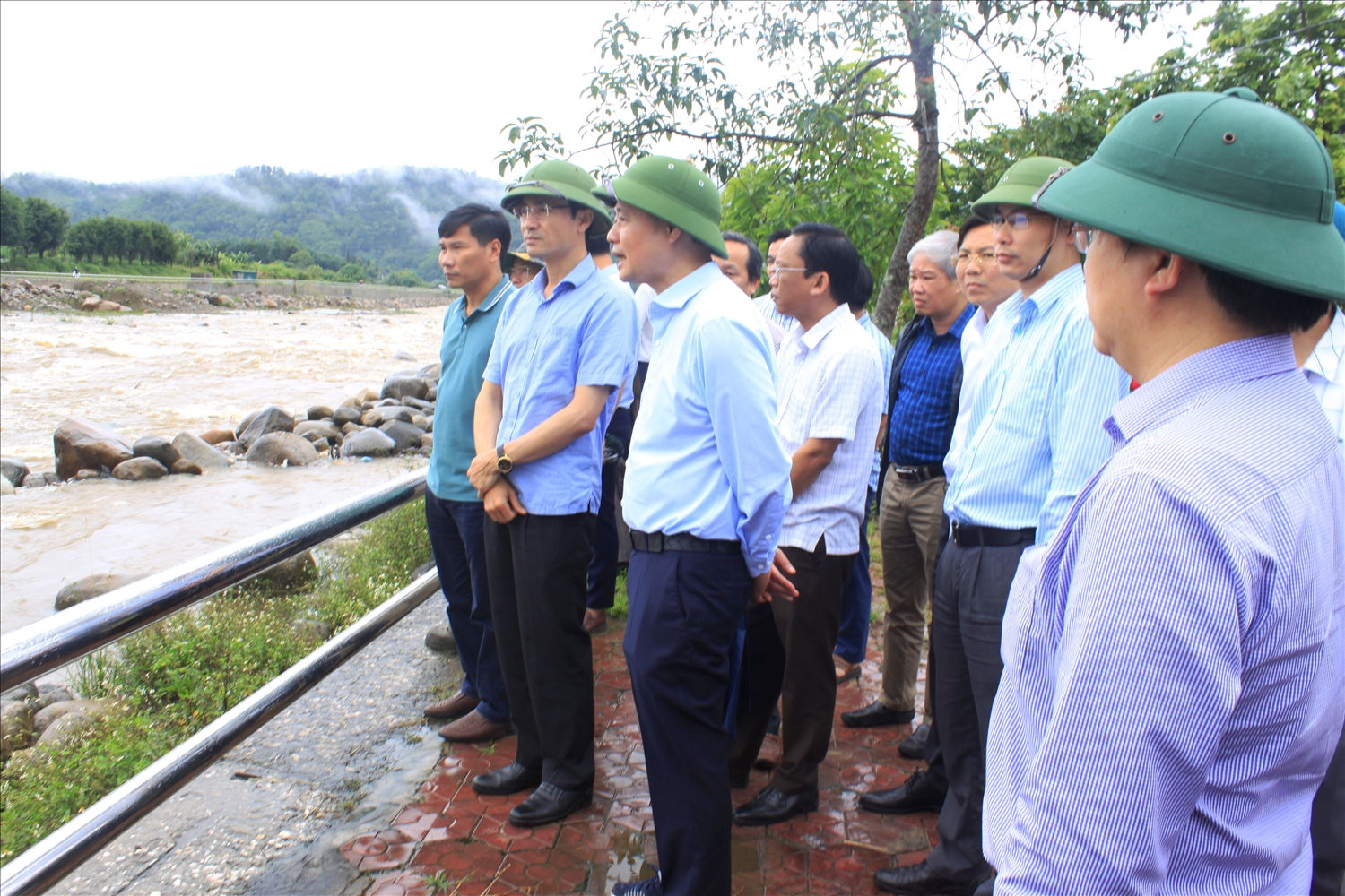 Đoàn công tác Ban Chỉ đạo Quốc gia về phòng chống thiên tai kiểm tra tuyến kè bảo vệ bờ suối Nậm Cưởm, xã Thân Thuộc, huyện Tân Uyên, tỉnh Lai Châu