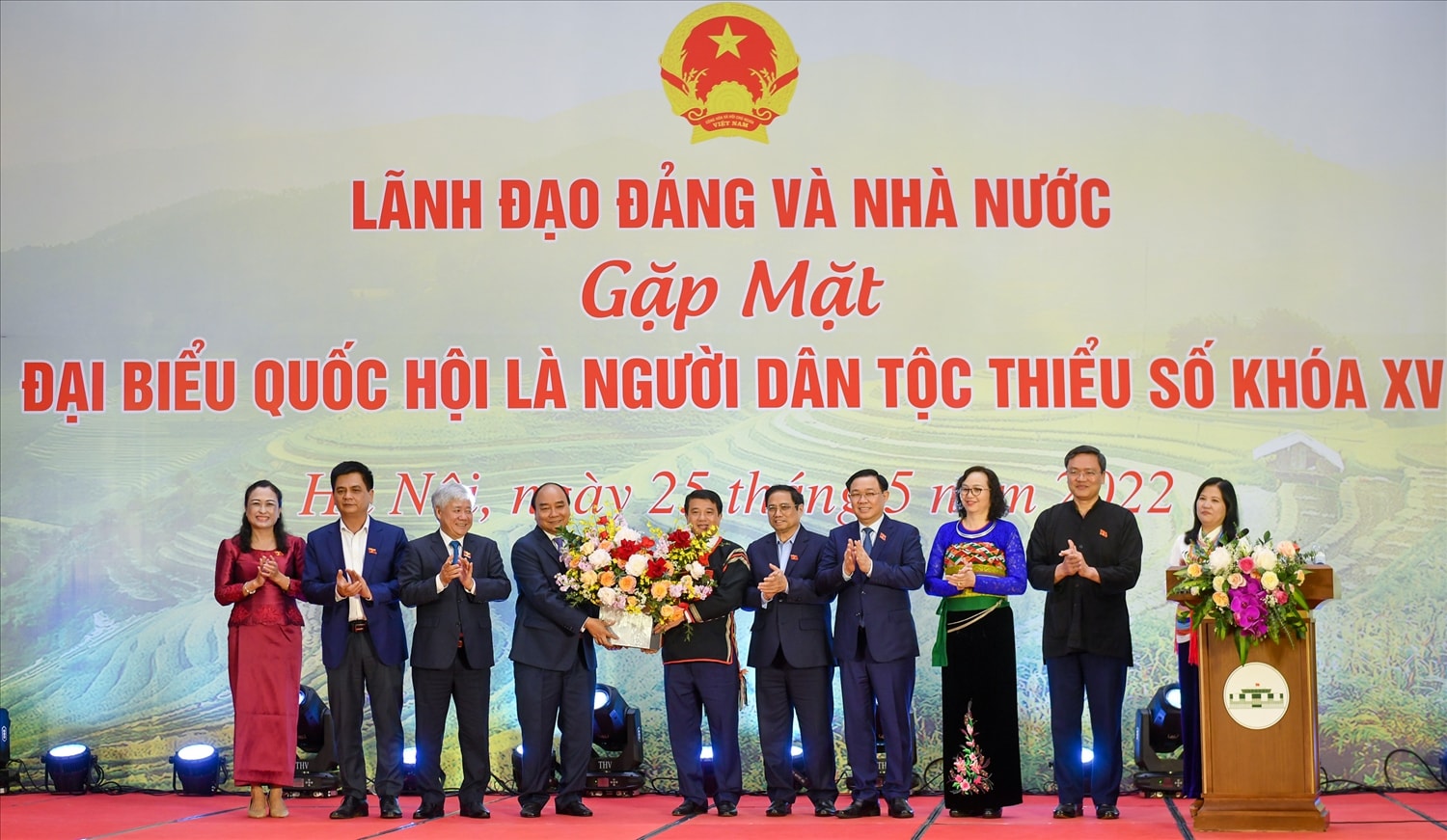 Lãnh đạo Đảng, Nhà nước tặng hoa đoàn Đại biểu Quốc hội là người DTTS