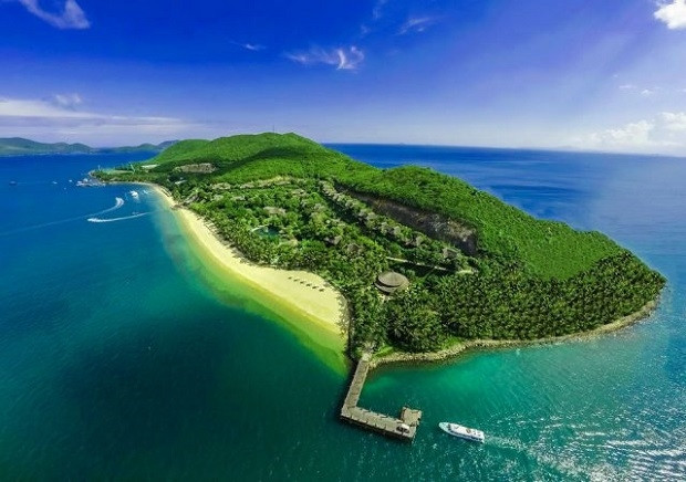 Hòn Tằm (Nha Trang) có nhiều hoạt động vui chơi hấp dẫn trên biển
