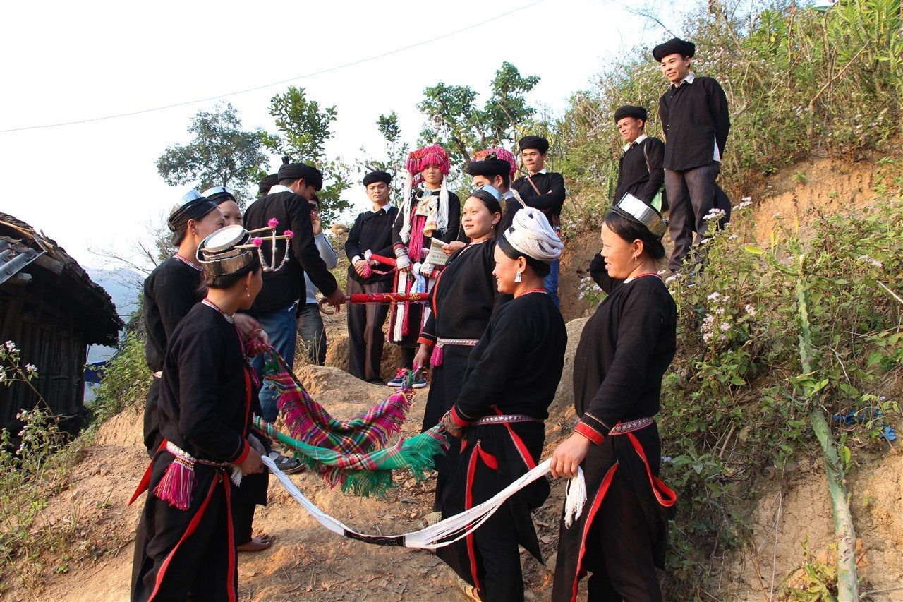 Nghi lễ hát giao duyên trong đám cưới của người Sán Chỉ (Cao Bằng) Nghi lễ hát giao duyên trong đám cưới của người Sán Chỉ (Cao Bằng)