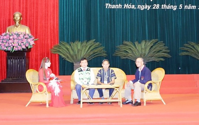 Người có uy tín tiêu biểu trong đồng bào DTTS tỉnh Thanh Hóa giao lưu tại Hội nghị