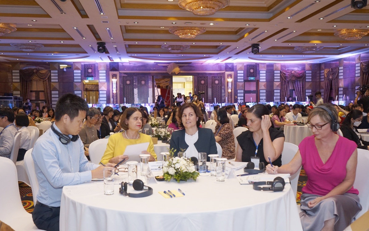Các đại biểu dự Hội nghị 
