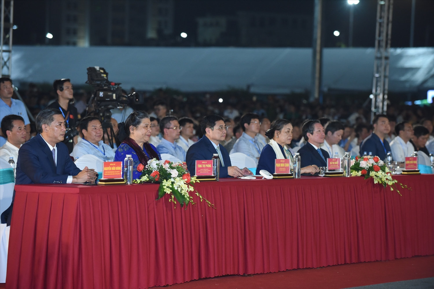 Các đồng chí lãnh đạo, nguyên lãnh đạo Đảng, Nhà nước, các bộ, ngành Trung ương, địa phương tại lễ khai mạc - Ảnh: VGP/Nhật Bắc