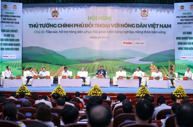 Hội nghị có sự tham dự của lãnh đạo Tỉnh ủy, UBND tỉnh Sơn La và các tỉnh, thành phố tại 62 điểm cầu trên cả nước - Ảnh VGP/Nhật Bắc Hội nghị có sự tham dự của lãnh đạo Tỉnh ủy, UBND tỉnh Sơn La và các tỉnh, thành phố tại 62 điểm cầu trên cả nước - Ảnh VGP/Nhật Bắc