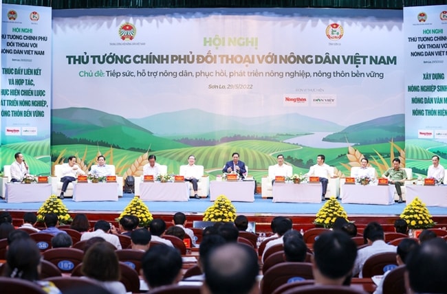 Hội nghị có sự tham dự và chủ trì của Ủy viên Bộ Chính trị, Thủ tướng Chính phủ Phạm Minh Chính. Về phía Ủy ban Dân tộc, có sự tham dự của Ủy viên Ban Chấp hành Trung ương Đảng, Bộ trưởng, Chủ nhiệm Hầu A Lềnh Hội nghị có sự tham dự và chủ trì của Ủy viên Bộ Chính trị, Thủ tướng Chính phủ Phạm Minh Chính. Về phía Ủy ban Dân tộc, có sự tham dự của Ủy viên Ban Chấp hành Trung ương Đảng, Bộ trưởng, Chủ nhiệm Hầu A Lềnh