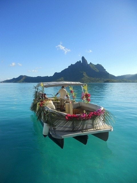 Du ngoạn trên thuyền tham quan đảo Du ngoạn trên thuyền tham quan đảo Bora Bora