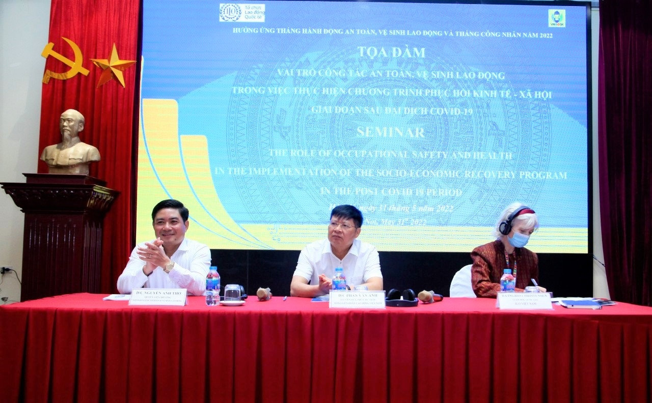  Ông Phan Văn Anh, Phó Chủ tịch Tổng Liên đoàn Lao động (LĐLĐ) Việt Nam; bà Ingrid Christensen, Giám đốc Văn phòng Tổ chức Lao động quốc tế (ILO) tại Việt Nam; ông Nguyễn Anh Thơ, Quyền Viện trưởng Viện Khoa học ATVSLĐ đồng chủ trì buổi Tọa đàm.